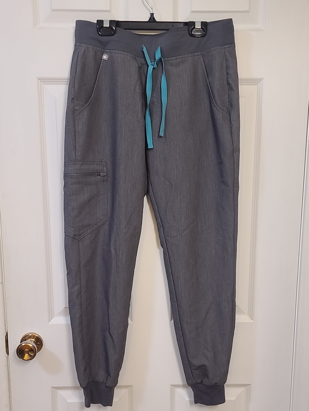 FIGS Women's Zamora Jogger Scrub Pants Cargo Pocket Medical